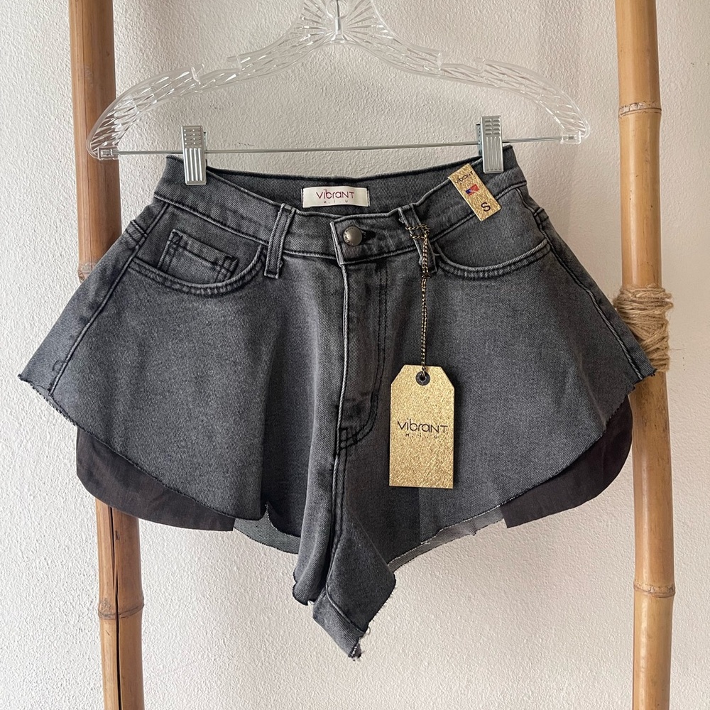 🔥 VIBRANT High Rise Gray Stone / Charcoal Denim Shorts – Size S 🔥